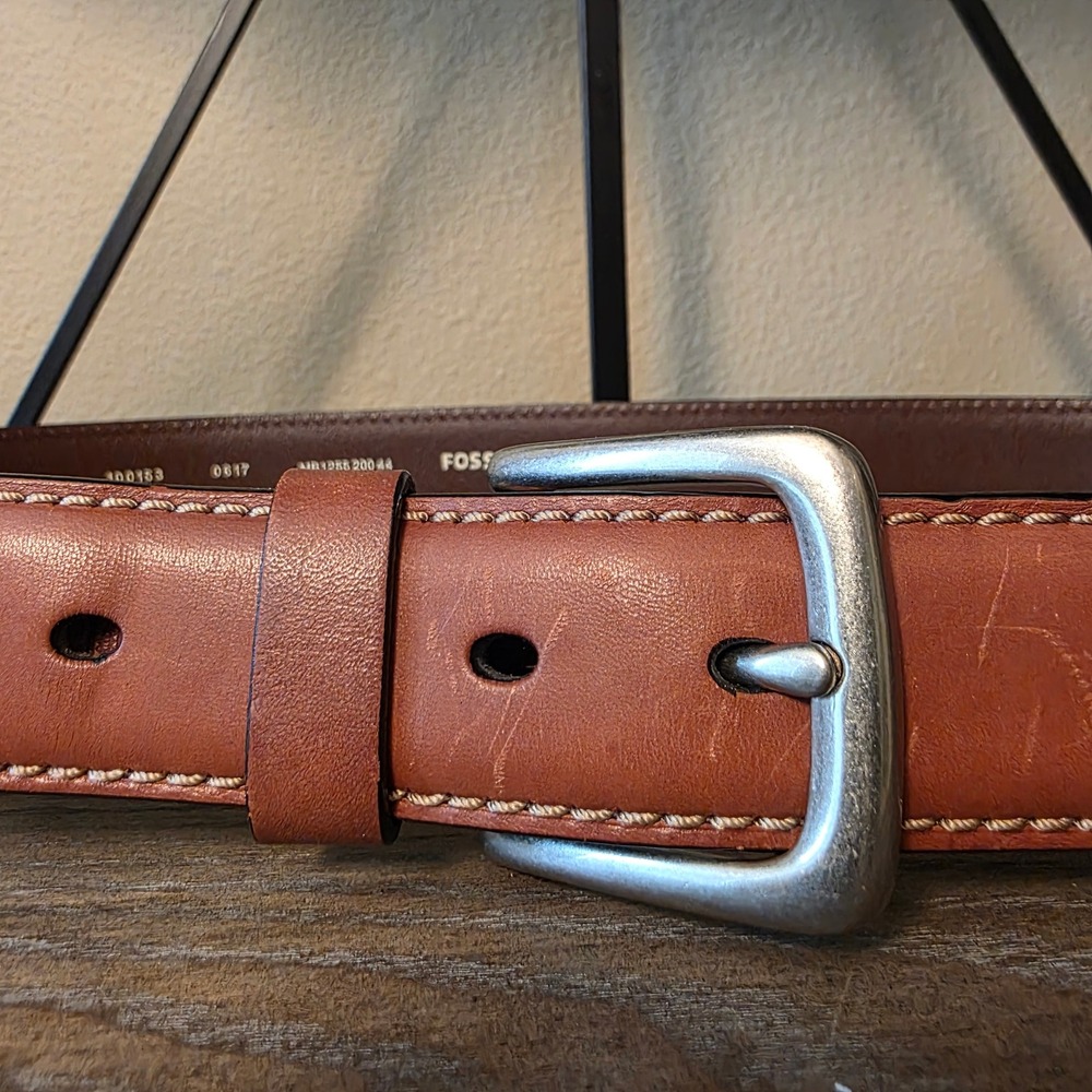 Fossil Mens Brown Leather Belt Silver Buckle Size 44‎